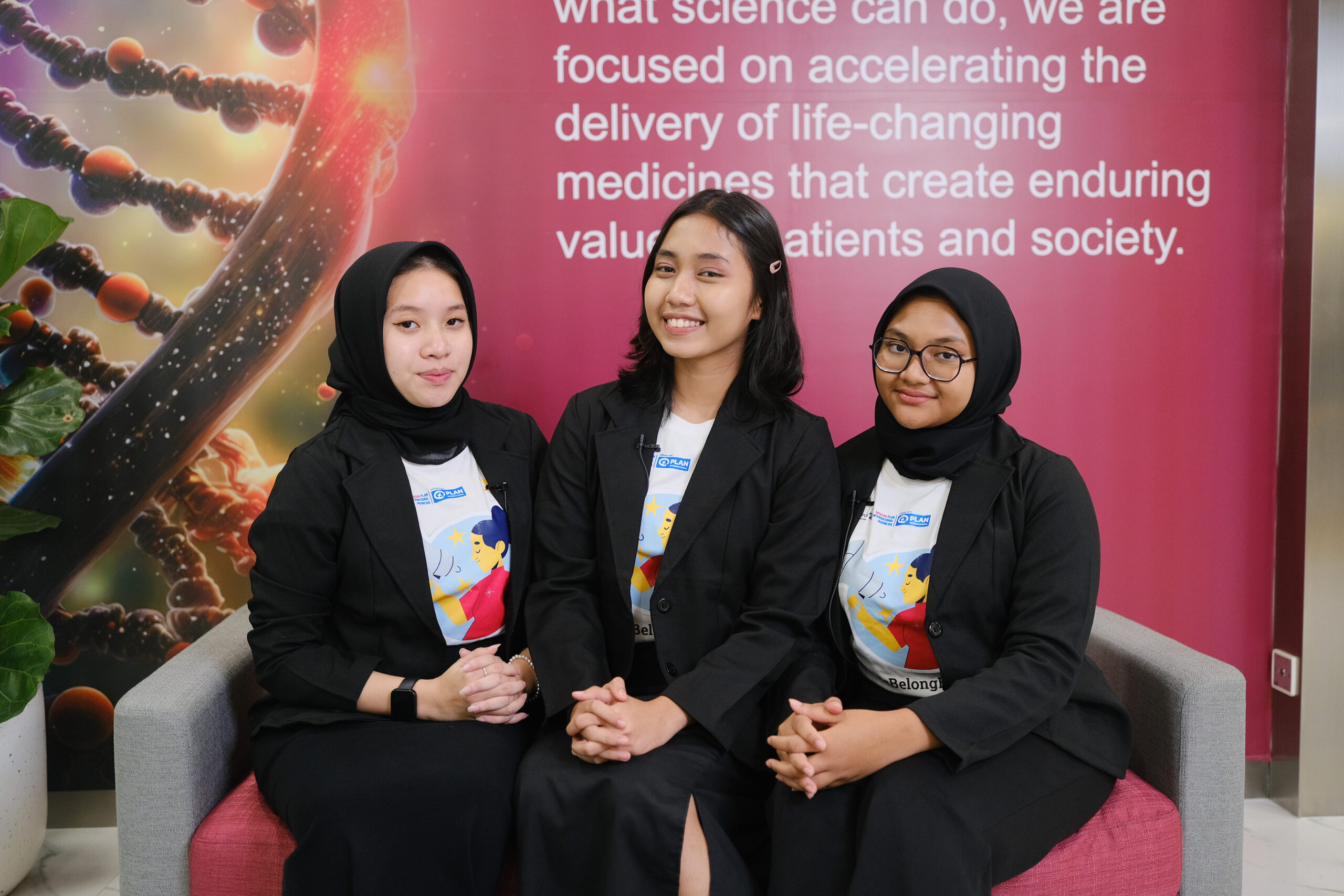 finalis girls takeover gto yhp indonesia plan indonesia berpose di depan astrazeneca